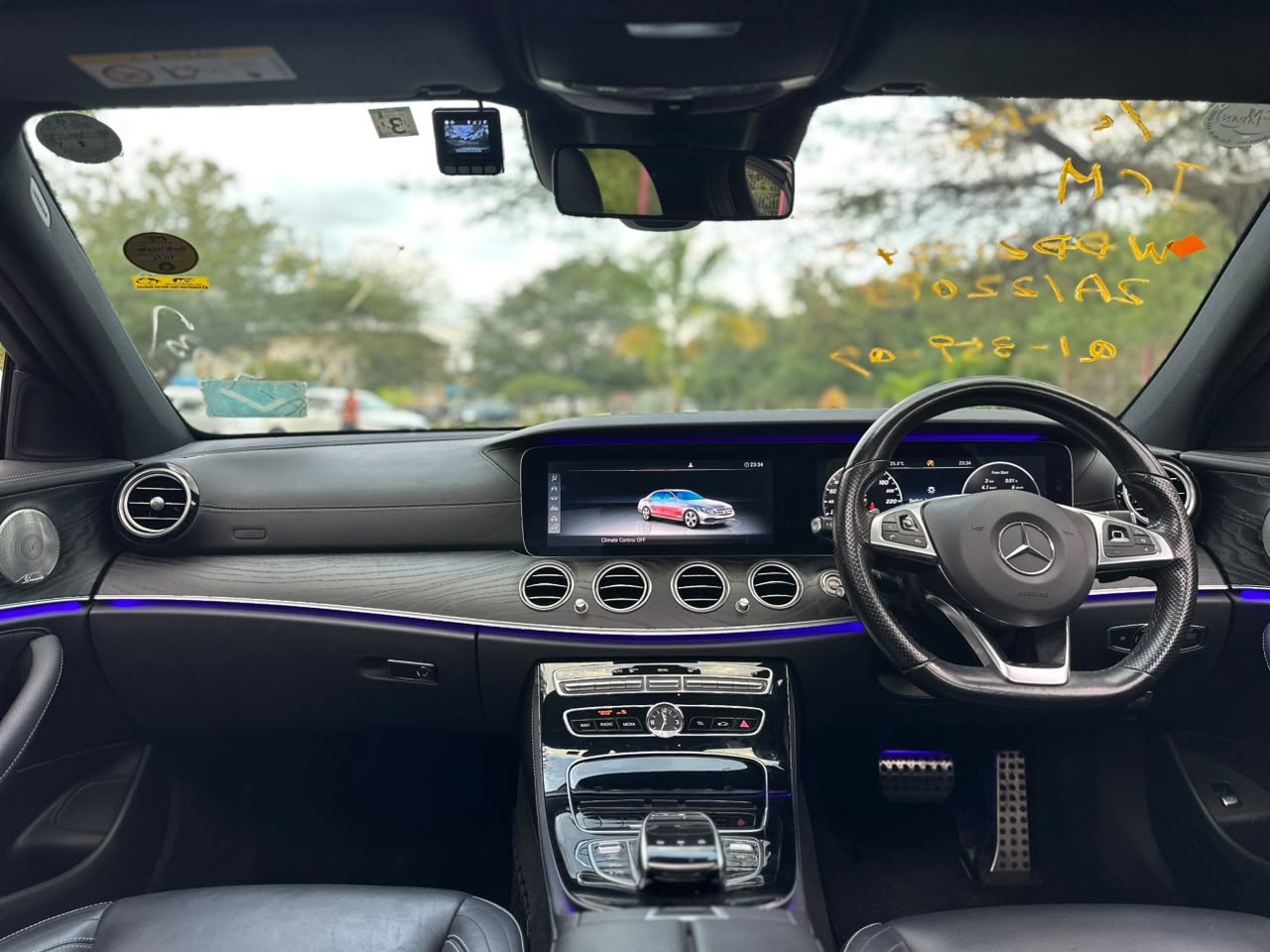 MERCEDES BENZ E-CLASS 250 thumbnail 4